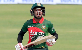 না খেলেও আইসিসির রাঙ্কিংয়ে উন্নতি মুশফিকের, দেখে নিন তার স্থান