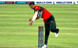 ৯ রান দিয়ে ৩ উইকেট তুলে নেন নাসুম একাই, দেখে নিন সর্বশেষ স্কোর