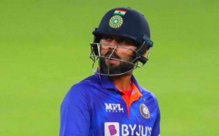 কোহলিকে নিয়ে কঠিন এক সিদ্ধান্ত জানালেন ভারতীয় সাবেক পেসার