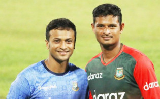 দুই ম্যাচের দারুন বোলিং করে সাকিবকে নিয়ে অদ্ভুত মন্তব্য করলেন নাসুম