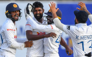 শ্রীলঙ্কানদের অলআউট করে বিপদে পড়লেন পাকিস্তান