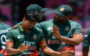 ২৮ রান দিয়ে ৫ উইকেট তুলে নেন তাইজুল, দেখুন সর্বশেষ স্কোর