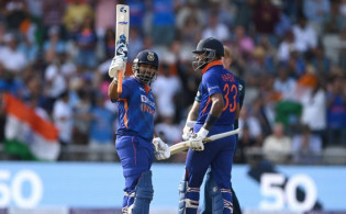 অলিখিত ফাইনালে ভাররতের কাছে হেরে সিরিজ হাত ছাড়া হল ইংল্যান্ডের