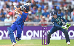 ধোনিকে পিছনে ফেলে নতুন এক ইতিহাস গড়লেন পন্থ