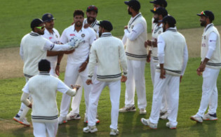ঐতিহাসিক ম্যাচঃ জিতলো পাকিস্তান, লাভ হলো ভারতের