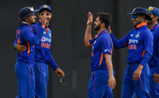 এই ৩ ক্রিকেটারের কারনে শ্বাসরুদ্ধ ম্যাচ জিতল ভারত