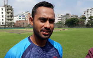 দেশ ছাড়ার আগে সমালোচকদের কড়া জাবাব দিলেন মিঠুন