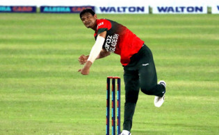 ১১ ওভার শেষে দেখে নিন সর্বশেষ স্কোর