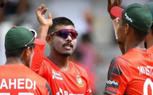 মোসাদ্দেকের ঘূর্ণিতে ৩ ইকেট তুলে নিল বাংলাদেশ, দেখে নিন সর্বশেষ স্কোর
