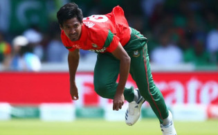 ২৪ বলে ফিফটি: নতুন ইতিহাস গড়ে রেকর্ড করলেন মোস্তাফিজ