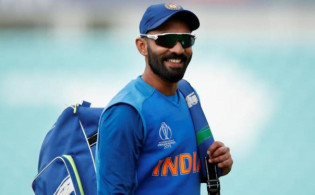 ‘সৌভাগ্যবশত দিনেশ কার্তিক ভারতে জন্মেছে’