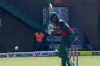 চার-ছক্কার ব্যাটিং ঝড় তুলেছেন বিজয়, দেখেনিন সর্বশেষ স্কোর