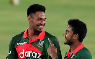 মুস্তাফিজের বোলিং তাণ্ডবে প্রথম ওভারই উইকেট হারল জিম্বাবুয়ে, দেখুন সর্বশেষ স্কোর