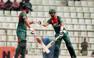 দুর্দান্ত সুচনা করে এগিয়ে যাচ্ছে বাংলাদেশ, দেখুন সর্বশেষ স্কোর