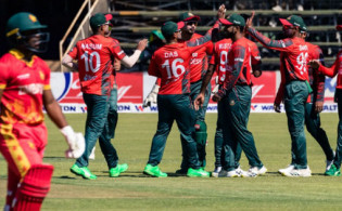 ১৫ ওভার শেষে দেখে নিন জিম্বাবুয়ের সর্বশেষ স্কোর