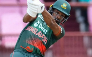 সিরিজ হারের পরে অদ্ভুত এক প্রশ্নের মুখে নাজমুল হোসেন শান্ত