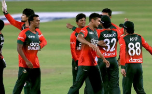 জিম্বাবুয়ের কাছে সিরিজ হেরে এবার আইসিসি থেকে বিশাল শাস্তি পেল বাংলাদেশ