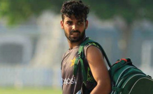 ওপেনিংয়ে ব্যাটিং করতে চান পাক তারকা শাদাব খান