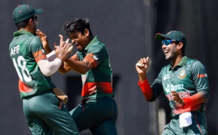 বিশাল বড় জয়ের ম্যাচে চমক দিয়ে ম্যাচ সেরা ও সিরিজ সেরা ক্রিকেটারের নাম ঘোষণা
