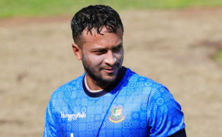 দেশে ফিরেই প্রথমে সেই কাজটি করলেন সাকিব