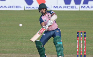 টানা তিন সেঞ্চুরিঃ ১৩২ রানের ব্যাটিং ঝোড় আশরাফুল