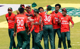 প্রস্তুতি ম্যাচে সবুজ দলের সামনে লাল দলের বিশাল রানের লক্ষ্য