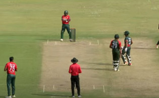 ৫ ওভার শেষে দেখে নিন সর্বশেষ স্কোর