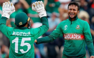 ম্যাচ শুরুর আগেই মুশফিককে সেই ক্ষমতা দিয়ে দিলেন সাকিব আল হাসান