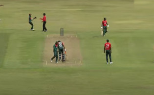 ১৮ ওভার শেষে দেখে নিন সর্বশেষ স্কোর