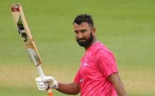 ২২টি চার ছক্কায় সেঞ্চুরি করে টি-২০ তে নতুন বিশ্ব রেকর্ড গড়লেন পূজারা