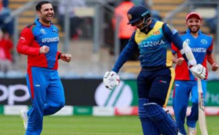 ১০ ওভার শেষে দেখে নিন সর্বশেষ স্কোর