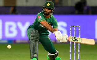 ৫ ওভার শেষ দেখে নিন সর্বশেষ স্কোর