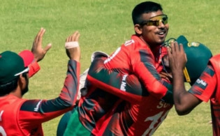 আউট আউট আউটঃ টাইগারদের দুর্দান্ত বোলিংয়ে আবারও আউট, দেখুন সর্বশেষ স্কোর