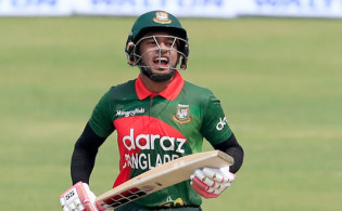 শীর্ষে থেকেই বিদায় নিলেন মিস্টার ডিপেন্ডেবল