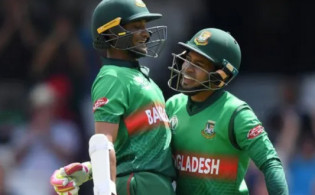 মুশফিকের হঠাৎ অবসর নিয়ে যা বললেন দলপতি সাকিব আল হাসান