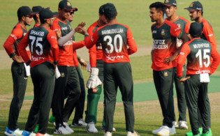 চমক দিয়ে ত্রিদেশীয় সিরিজ ও টি-২০ বিশ্বকাপের জন্য বাংলাদেশের ১৫ সদস্যের দল ঘোষণা