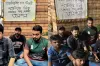 অবাক ক্রিকেট বিশ্বঃ মুশফিকের টি-২০ ক্রিকেটে ফেরার দাবিতে মিরপুরে ভক্তদের “অনশন”