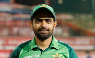 আফগানদের বিপক্ষে ম্যাচ জিতে যাকে প্রশংসায় ভাসালেন অধিনায়ক বাবর