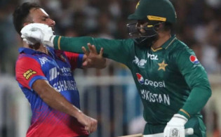 ভাইরাল হল আফগান পেসারকে ব্যাট দিয়ে মারতে যাওয়া সেই ভিডিও