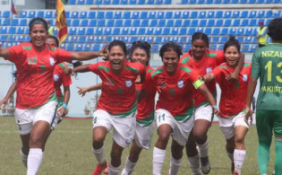 সাবিনার হ্যাট্রিকে, পাকিস্তানকে উড়িয়ে সেমির পথে বাংলাদেশ