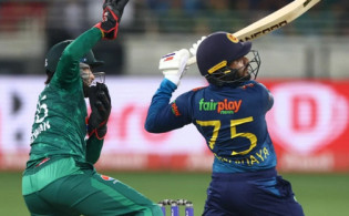 ১৬ ওভার শেষে দেখে নিন সর্বশেষ স্কোর