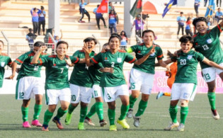 গোল গোল গোলঃ প্রথমার্ধ শেষে ফাইনালের পথে এগিয়ে বাংলাদেশ
