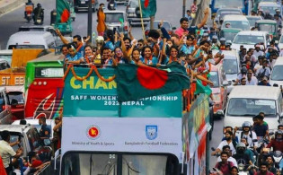 জানলে অবাক হবেন, যত কোটি টাকা পাচ্ছে সাফজয়ী নারী ফুটবলাররা