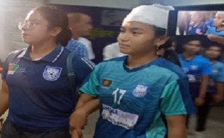 ব্রেকিং নিউজঃ হঠাৎ চিকিৎসা নিয়ে বাফুফে ভবনে ঋতুপর্ণা