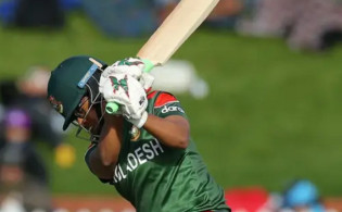 ১৭ ওভার শেষে দেখুন সর্বশেষ স্কোর