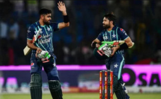 ক্রিকেট বিশ্বে নতুন ইতিহাস গড়লেন পাকিস্তান