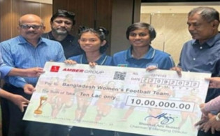 সাফজয়ী নারী ফুটবলারদের প্রথম বারের মত আকাশ ছোঁয়া অর্থ প্রদান