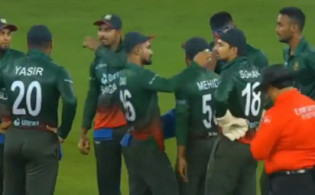 অবিশ্বাস্য এক উইকেট পেল শরিফুল, দেখুন সর্বশেষ স্কোর