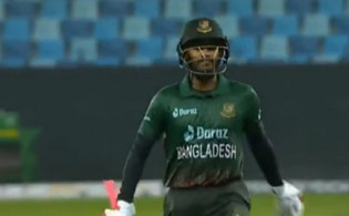 উড়তে থাকা মিরাজকে এই কেমন আউট দিলেন আম্পায়ার , দেখুন সর্বশেষ স্কোর