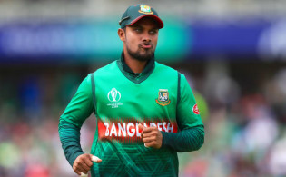 অবাক ক্রিকেট বিশ্বঃ রান করেছেন ৫ টি টিকটক ৩৮ টি